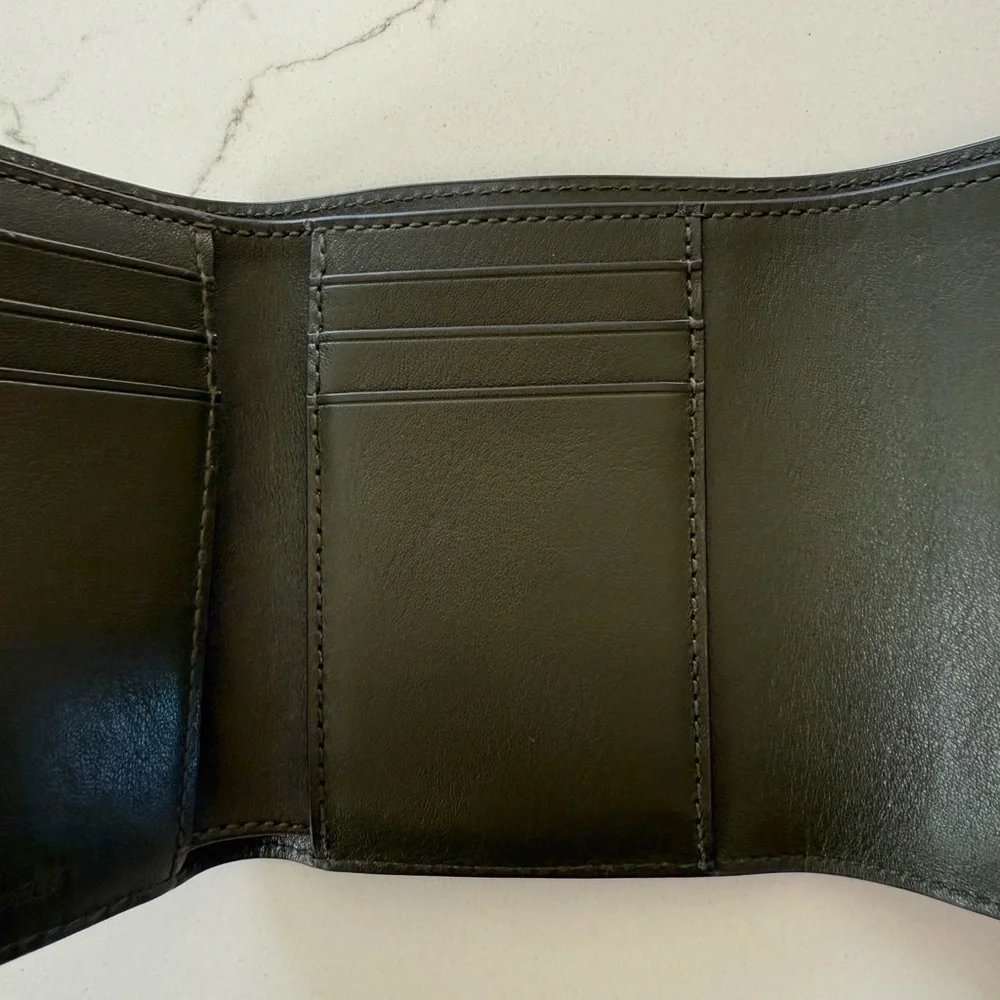 Madewell Sculpted Metal Trifold Wallet (Olive) - Picture 4 of 6